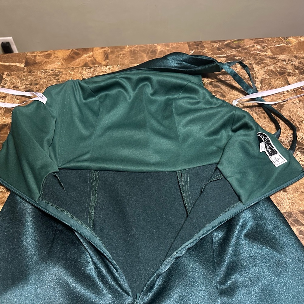 David's Bridal One-Shoulder Green Gown with pockets - Picture 12 of 12